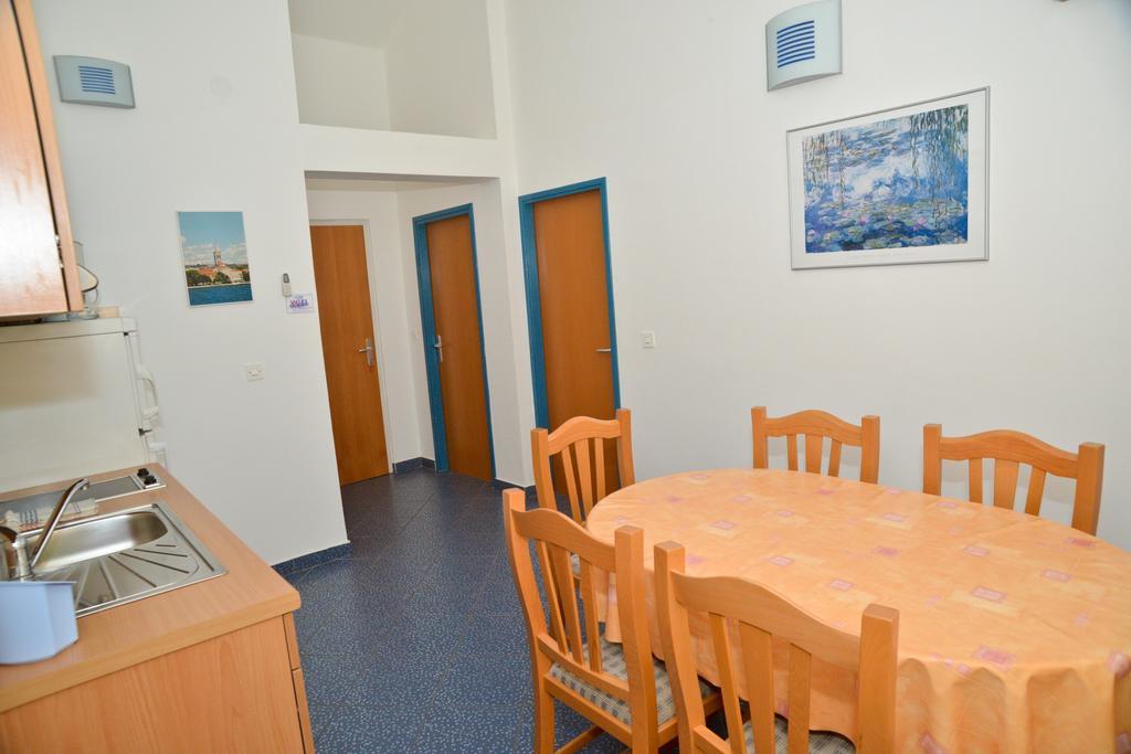 Apartments Lonic Kukljica Eksteriør billede