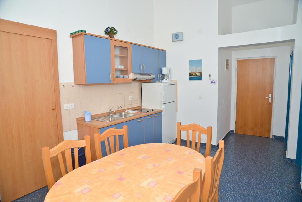 Apartments Lonic Kukljica Eksteriør billede