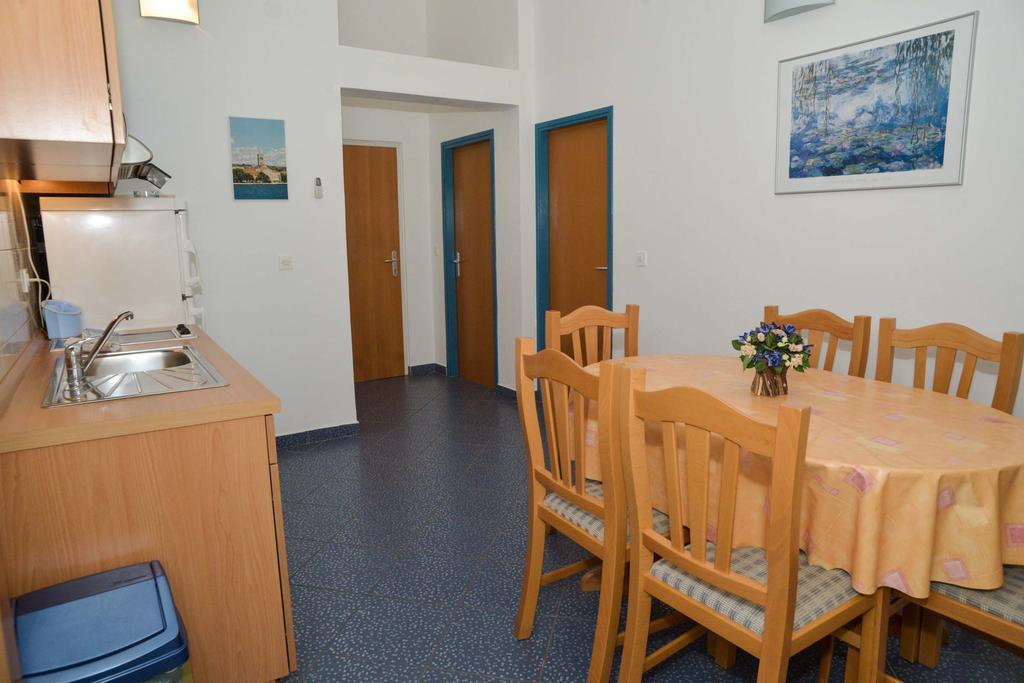 Apartments Lonic Kukljica Eksteriør billede
