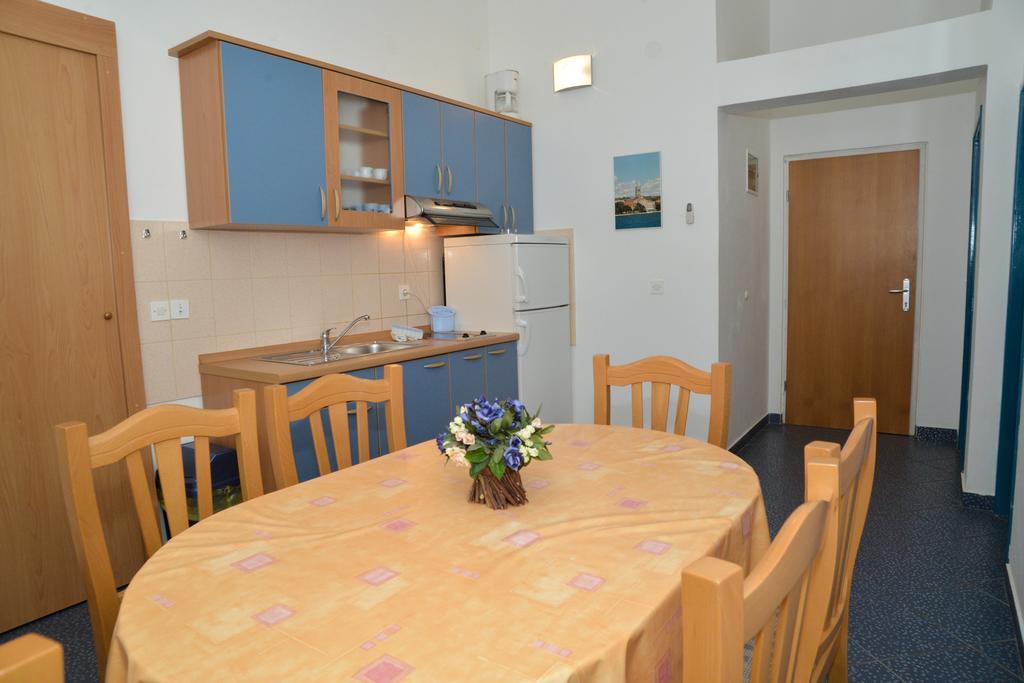 Apartments Lonic Kukljica Eksteriør billede